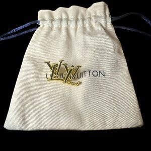 Gold LV STYLE earrings.